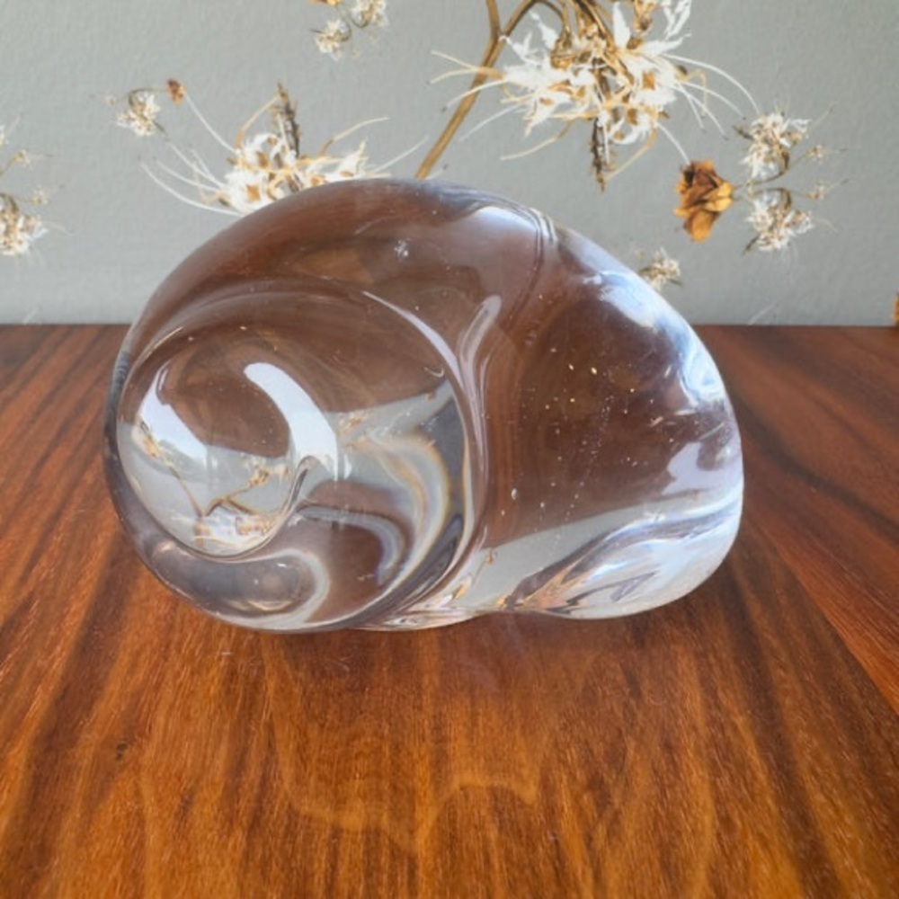 Vintage Shell Paperweight T24
